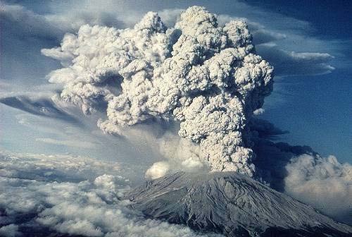 Afbeelding 15 Vulkaanuitbarstingen zorgen voor de emissie van kolossale hoeveelheden stof. Hier een afbeelding van de uitbarsting van Mount Saint Helens in de Verenigde Staten in 1980.