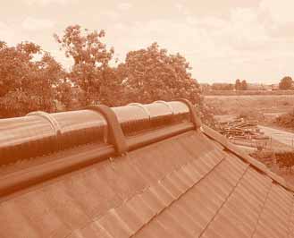 De collector is zwaarder; het dak moet dus sterk genoeg zijn. Nokcollector De nokcollector is buisvormig en wordt geplaatst op de nok van het dak.