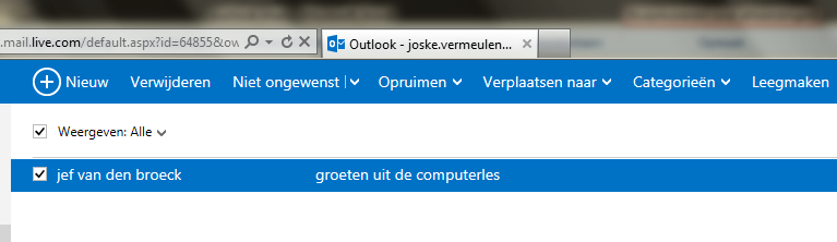 Outlook kent hun adres misschien nog niet, en denkt dat het ongewenste e-mail is.