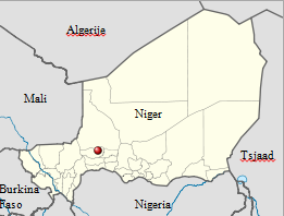 tradities nog gelden. Het nomadische leven is in Niger nog gedeeltelijk intact en kamelenkaravanen leggen nog duizenden kilometers af om hun handel te vervoeren.