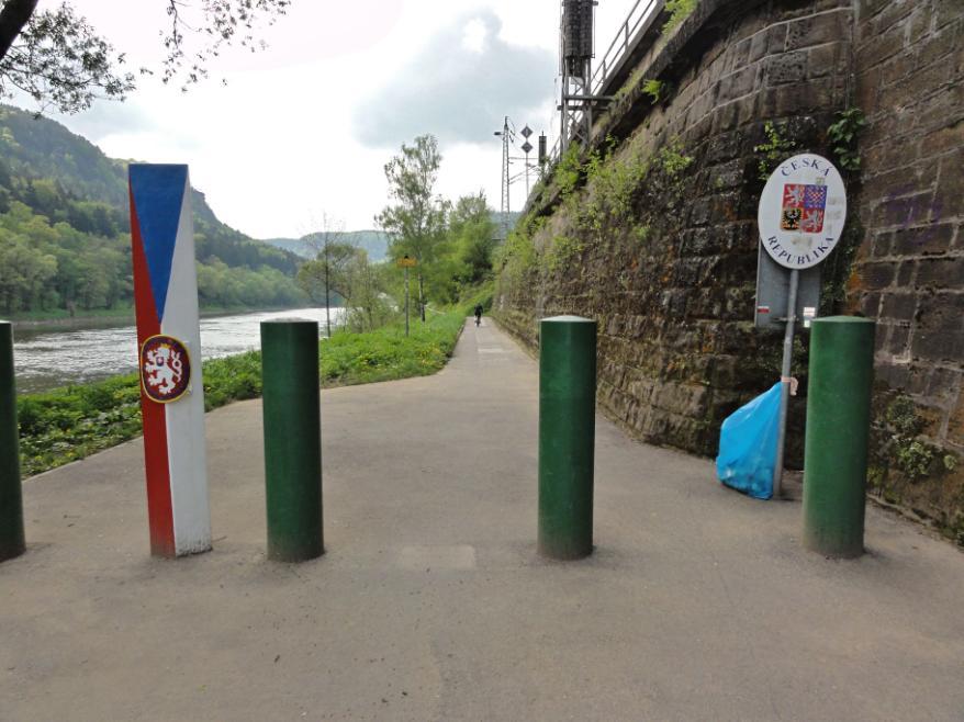 Hierna volgen we zo n 10 km mooi fietspad langs de rivier de Elbe die in Tsjechië de Labe heet.