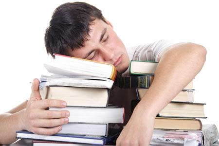 Tijdens de examens : voldoende slapen ( niet minder dan 10 uur ) is belangrijk voor de werking van je geheugen.