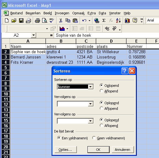 4. Het adressenbestand moet nu gesorteerd worden op de kolom met de willekeurige getallen. Dat gaat als volgt: a. Selecteer het hele Excel-blad.
