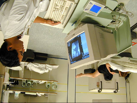 In dit proefschrift worden diverse aspecten van MRI bij traumatisch knieletsel beschreven, waarbij allereerst een overzicht van de beoordeling van de meest voorkomende traumatische knieletsels op MRI