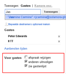 3. Selecteer de gast om hem of haar aan de lijst Gasten toe te voegen. 4. Blijf e-mailadressen van de gasten een voor een toevoegen.