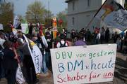 één van de twee Duitse ledenorganisaties van de EMB roept elke melkveehouder in de EU op om op 11 april 2013 deel te nemen aan een grote demonstratie in Berchtesgaden, Beieren.