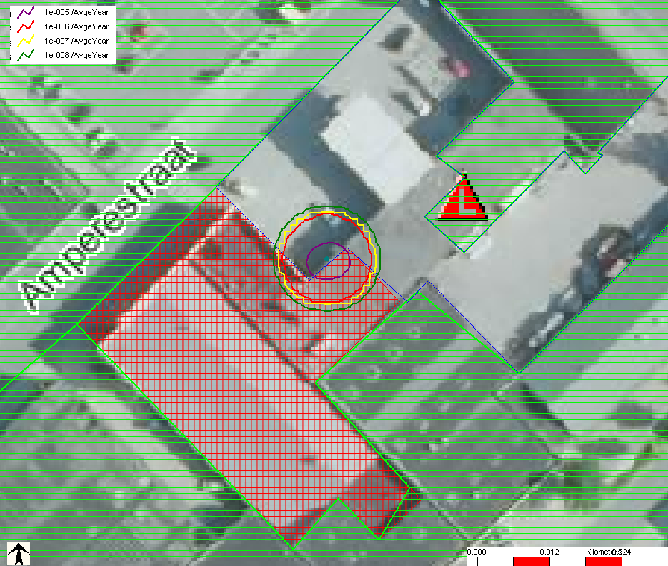 Figuur 4.: Plaatsgebonden risicocontouren gascilinderopslag. 4. Groepsrisico Het groepsrisico is berekend met SAFETI-NL 6.54. In bijlage 1 wordt de berekeningsmethodiek uitgelegd.