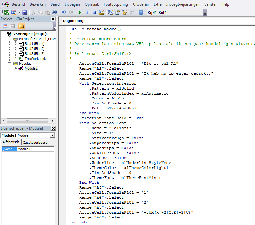 Bovenin de macro staat de naam: Sub RM_eerste_macro() Dan volgt groene tekst. Dit komt doordat de regel begint met een quote. Alle tekst na een quote wordt voor VBA genegeerd als code.
