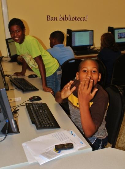 Centro di Informacion Digital De bibliotheek heeft drie computerlokalen. In Oranjestad, San Nicolas en Dept. Arubiana. In deze lokalen samen zijn in totaal 60 computers beschikbaar voor het publiek.