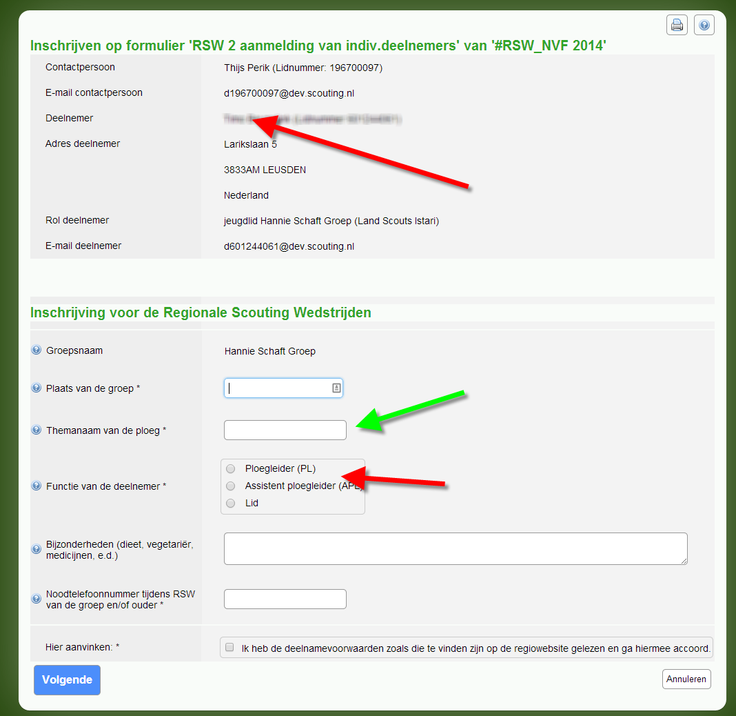 - Controleer eerst de naam van de scout (Bovenste rode pijl) - Vul dan de Plaats van de groep in - De Themanaam van de Paroba van de deelnemer.