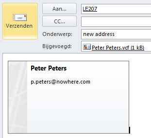 OUT10-02: MAIL Verstuur het bericht. In de volgende stappen slaat u het adreskaartje op in de map Contacts. Selecteer de map Postvak IN en open het bericht New Address.