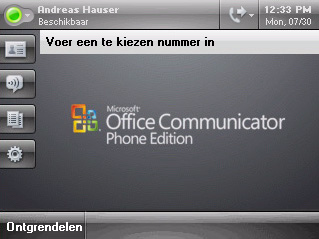 Gebruikershandleiding Polycom CX700 IP-telefoon De telefoon vergrendelen en ontgrendelen Na een bepaalde periode van inactiviteit, wordt de Polycom CX700 automatisch vergrendeld.