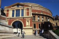De cirkelvormige Royal Albert Hall is een van de meest herkenbare gebouwen in Londen.