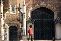 Binnenplein Londen Tablet versie 1 In het paleis hebben zich een aantal belangrijke historische gebeurtenissen afgespeeld. Zo stierf de onwettige zoon van Hendrik VIII hier.