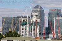 Canary Wharf Tower Londen Tablet versie 1 Het eerste kantoorgebouw, Canary Wharf Tower, werd in 1990 gebouwd. Met zijn 243 meter was het gebouw met piramidevormige top het hoogste van Europa.