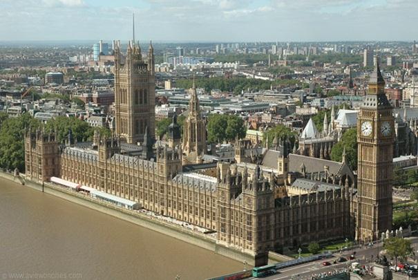 Houses of Parliament Palace of Westminster Londen Tablet versie 1 Het Houses of Parliament, ook gekend als het Palace of Westminster is de zetel van zowel het House of Lords (hogerhuis) als het House