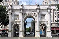 Marble Arch Londen Tablet versie 1 De Marble Arch (marmeren boog) stond vroeger op een ereplaats aan Buckingham Palace maar werd later verhuisd naar een hoek van Hyde Park.