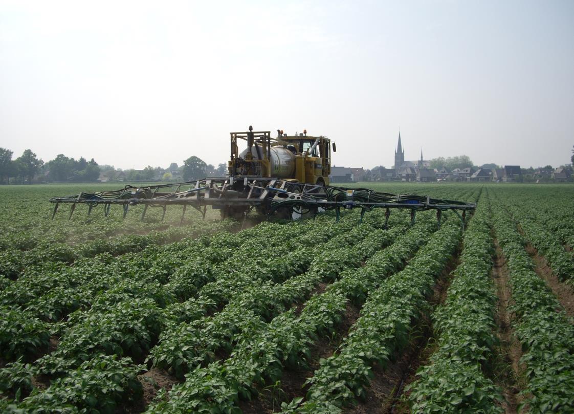 Toepassing in aardappelen Bouwlandbemester: MC 12-15 m 3 /ha