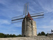 Overnachting in Saintes-Maries-de-la-Mer, Hotel l'abrivado 5 Programma 54 (58) km, van Saintes-Maries-de-la-Mer naar Arles. Een vlakke rit brengt je via La Dique a la Mer (dijk) naar Arles.