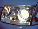 De koplampunit is opgebouwd uit een aantal componenten: lichtbron (lamp); spiegel of reflector; lens of afdekglas.