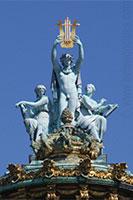 Het rijk versierde Opéra de Paris Garnier werd ontworpen door Charles Garnier in opdracht van keizer Napoleon III.