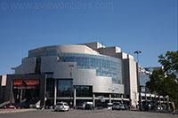 Bastille Opera Het moderne operagebouw, bekend als de Opéra de la Bastille, werd officieel geopend op 14 juli 1989 tijdens de viering van het tweehonderdjarig jubileum van de Franse Revolutie.