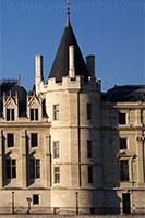 Vroeger was de Conciergerie - een groot complex gelegen op het Île de la Cité - een koninklijk paleis. Later werd het vooral gebruikt als gevangenis.