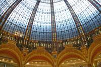 Galeries Lafayette is een beroemd warenhuis dat in de 19e eeuw werd opgericht in Parijs.