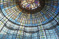 Het 'Grand Magasin' opende officieel de deuren in 1912. Het meest opvallende kenmerk van het gebouw is de monumentale koepel van gekleurd glas en smeedijzer, een ontwerp van Chanut.