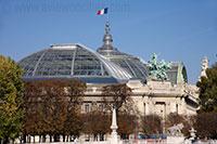 Het Grand Palais (Groot Paleis) werd gebouwd voor de wereldtentoonstelling van 1900. Het prachtige bouwwerk staat gekend vanwege zijn enorme glazen dak dat reeds van ver zichtbaar is.