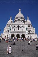 Sacré-Coeur Het bekendste bouwwerk van Montmartre is de Basilique du Sacré-Coeur, gebouwd tussen 1876 en 1912.
