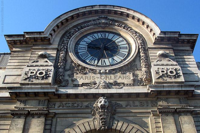Het Musée d Orsay is een museum gehuisvest in een prachtig stationsgebouw uit 1900, gelegen langs de Seine.