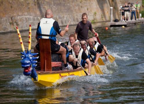 Drakenboten Er wordt gevaren in de drakenboten van de organisatie. Het meebrengen van een eigen drakenboot is niet toegestaan.