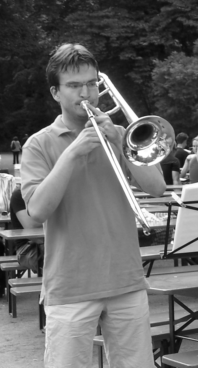 I K G E E F M E B L O O T E N D E P E N D O O R A A N... Naam: Mark Jansen Leeftijd: 25 Instrument: trombone Mijn naam is Mark Jansen en ik ben geboren in Doetinchem op 24 januari 1983.
