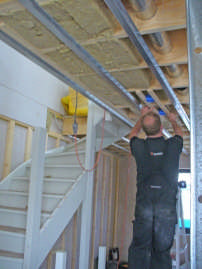 Installatiegeluid Bouwbesluit: installatiegeluid in de woning maximaal 30 db (gecorrigeerd) alleen voor ventilatie en verwarming Zie voor oplossingen: