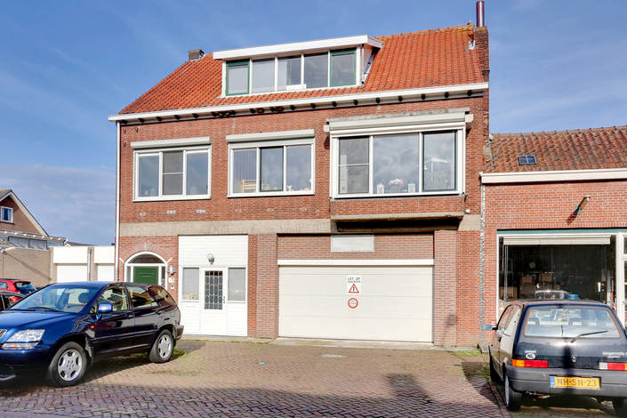 Adres :Molenstraat 7 te Oud-Vossemeer Object :Ruime, sfeervolle hoekwoning met garage van ca.