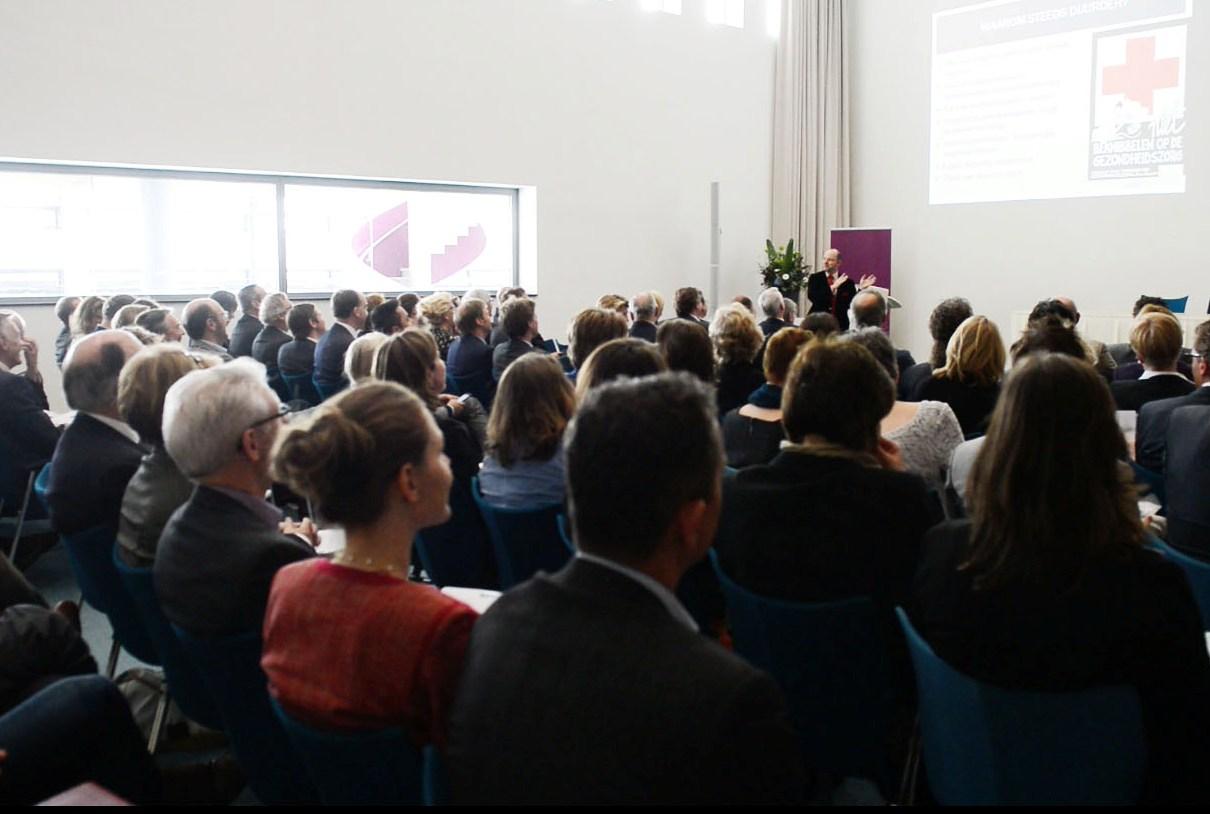 Het publiek luisterde naar de trends die Paul Schnabel liet zien Trends Dagvoorzitter Paul Schnabel, voormalig directeur van het Sociaal en Cultureel en hoogleraar aan de Universiteit Utrecht,