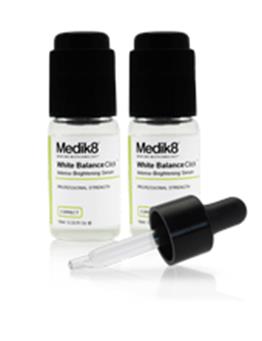 Anti-aging Facial Medik8 Verbetering voor elke huid, met name de oudere rijpe huid.