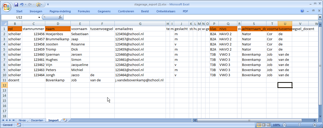 Bij Naam vul je in ieder geval de achternaam van de leerling in. Bij Klas vul je de klasnaam in voor de leerling (à la B2A ). In Excel kun je eenvoudig kopiëren en plakken.