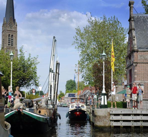 Knelpunt 3: Leidschendam(Voorburg) Vaarwater: Rijn-Schiekanaal GPS Locatie: N 52.04.788, E 004.23.827 Knelpunt: Weekend sluistijden(18.