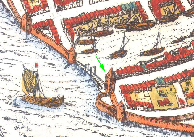 Op een gravure van Pieter Bast uit 1596 staan zelfs duidelijk huizen naast de poort afgebeeld. Echter, op een kaart van Braun en Hogenberg uit 1584 is nog de oude, middeleeuwse situatie te zien (Afb.