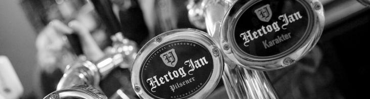 Portfolio Hertog Jan HERTOG JAN PILSENER Hertog Jan Pilsener (5,1%) is een stevig goudblond bier met een mooie, dichte schuimkraag, een volle smaak en een aangenaam bittere afdronk Smaak Vol met een