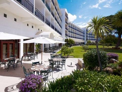 Pro s Corner Golfreis Algarve Maart 2016 Penina Hotel & Golf Resort***** Dit 5-sterrenresort ligt in een uitgestrekte, weelderige tuin in de Algarve, op 5 km van Portimão en de historische stad Lagos.