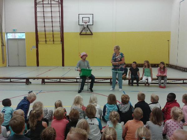 nl Namens Berltsum, Mirjam Dijkstra-Schwiening Kinderboekenweek: feest op de Fûgelsang Woensdag 1 oktober was de opening van de kinderboekenweek op de Fûgelsang.