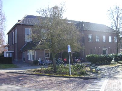 Werkplan 2013 / 2014 Doorlopende leerlijnen en afstemming Het Bastion werkt in Klundert nauw samen met De Roef, Surplus en de Bolderkar.