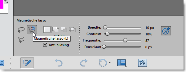 Selecteren = we gebruiken de magnetische lasso en zetten in optiebalk de frequentie op 100