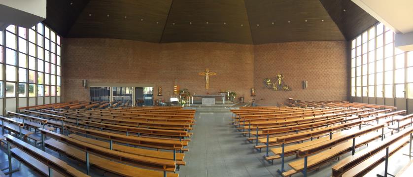 2 OBJECT Centraal gelegen aan het dorpsplein van Offenbeek bieden wij u dit voormalig kerkgebouw met dagkapel te koop aan.