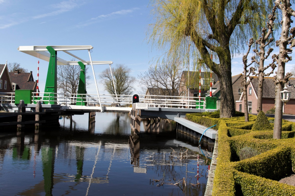 VERZORGD Ottoland is een mooi dorp en wil dat ook blijven. De inwoners hechten aan verzorgde bermen en sloten. En dat kan beter dan nu het geval is.