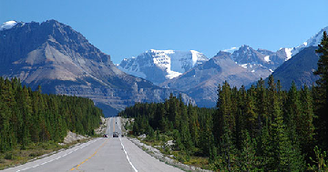 Verkenning van Banff National Park, het eerste nationale park van Canada, gesticht in 1885. We zien o.m.