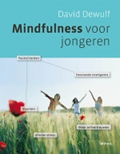 Mindfulness werkboek. Krachtig en gelukkig leven in het nu (Roularta/Servire) Met dit nieuwe boek leert u stap voor stap de mindfulness vaardigheden aan.